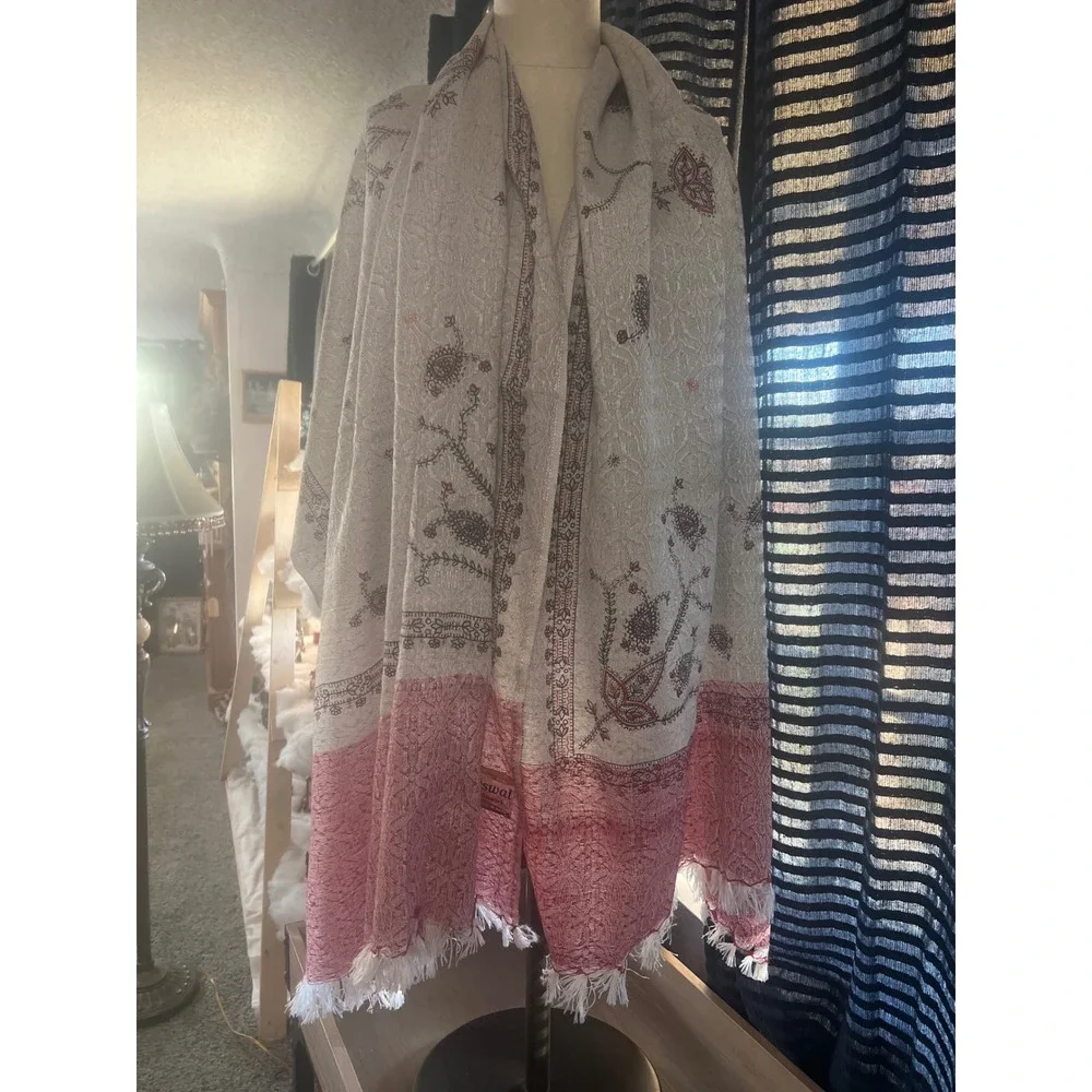 Oswal Shawl Cream Pink Floral Embroidered Fringe Made in India‎